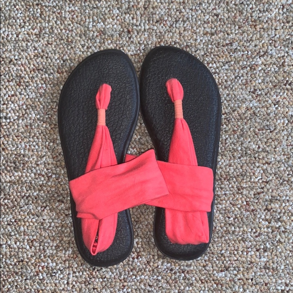 Sanuk yoga mat sandals
